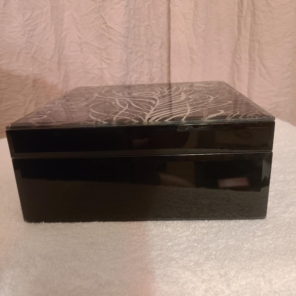 Jewelry box
